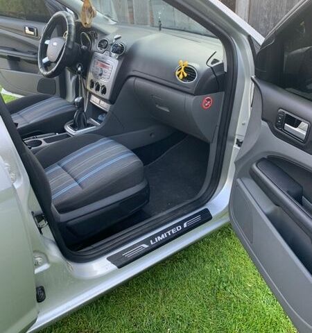 Серый Форд Фокус, объемом двигателя 1.6 л и пробегом 217 тыс. км за 5000 $, фото 6 на Automoto.ua