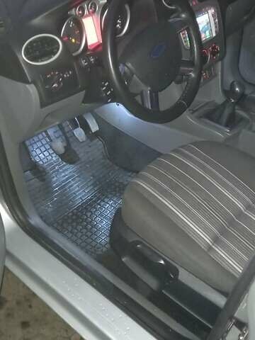 Серый Форд Фокус, объемом двигателя 1.6 л и пробегом 232 тыс. км за 5300 $, фото 10 на Automoto.ua