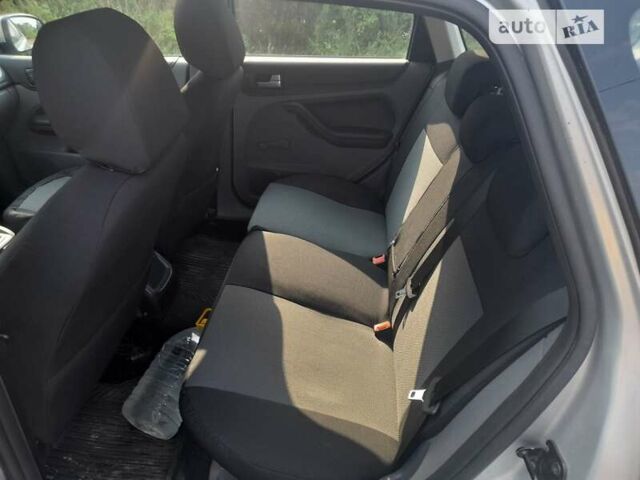Серый Форд Фокус, объемом двигателя 1.6 л и пробегом 220 тыс. км за 4950 $, фото 25 на Automoto.ua
