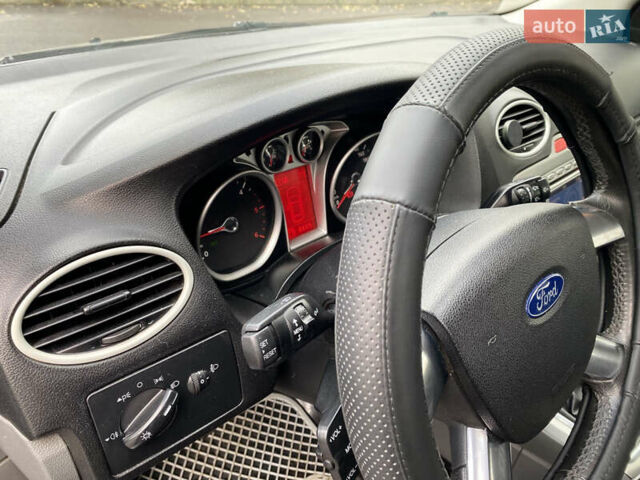 Серый Форд Фокус, объемом двигателя 1.56 л и пробегом 312 тыс. км за 5800 $, фото 14 на Automoto.ua