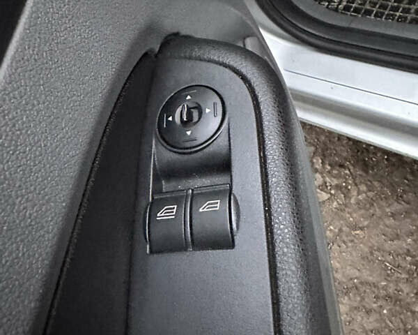 Серый Форд Фокус, объемом двигателя 1.6 л и пробегом 337 тыс. км за 5000 $, фото 13 на Automoto.ua