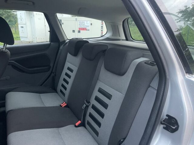 Серый Форд Фокус, объемом двигателя 1.6 л и пробегом 208 тыс. км за 5800 $, фото 4 на Automoto.ua