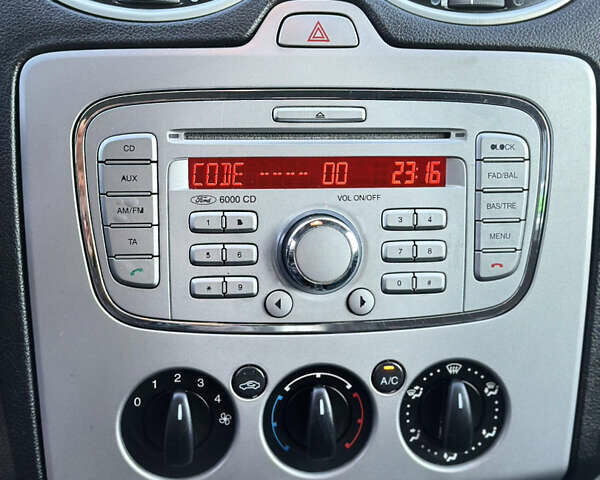 Серый Форд Фокус, объемом двигателя 1.6 л и пробегом 210 тыс. км за 5200 $, фото 43 на Automoto.ua