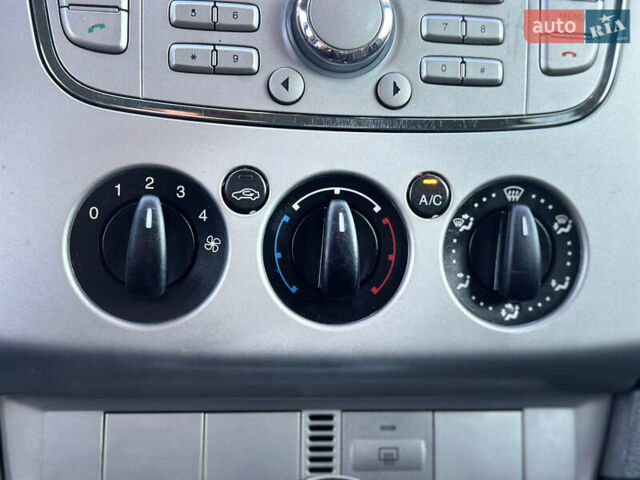 Серый Форд Фокус, объемом двигателя 1.6 л и пробегом 210 тыс. км за 5200 $, фото 44 на Automoto.ua