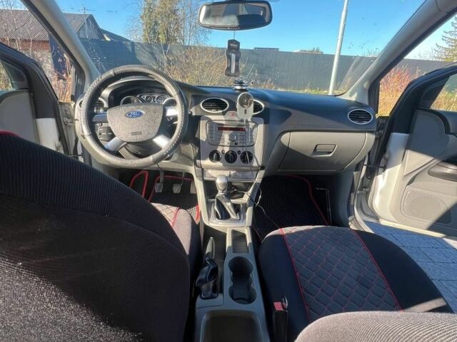 Сірий Форд Фокус, об'ємом двигуна 1.8 л та пробігом 287 тис. км за 3900 $, фото 17 на Automoto.ua