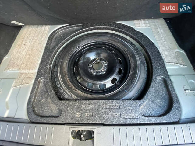 Серый Форд Фокус, объемом двигателя 1.6 л и пробегом 264 тыс. км за 3900 $, фото 18 на Automoto.ua