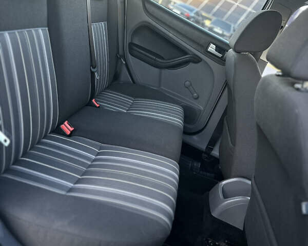 Серый Форд Фокус, объемом двигателя 1.6 л и пробегом 210 тыс. км за 5200 $, фото 60 на Automoto.ua