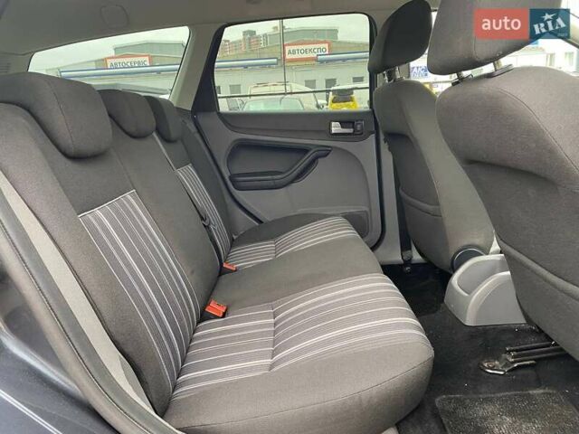 Серый Форд Фокус, объемом двигателя 1.56 л и пробегом 330 тыс. км за 5890 $, фото 32 на Automoto.ua