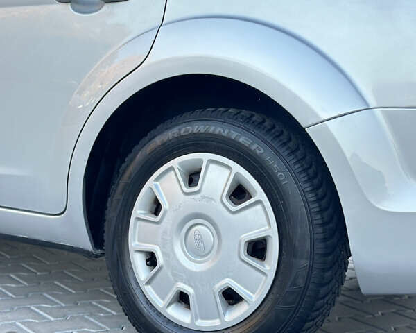 Серый Форд Фокус, объемом двигателя 1.6 л и пробегом 210 тыс. км за 5200 $, фото 14 на Automoto.ua