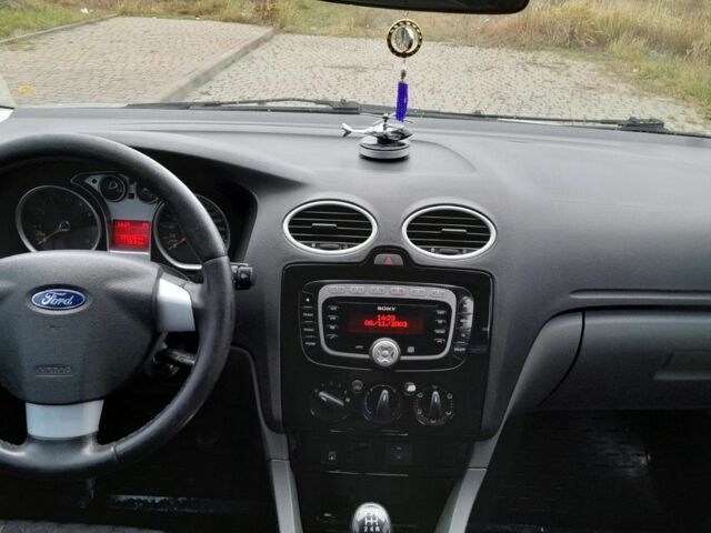 Серый Форд Фокус, объемом двигателя 1.6 л и пробегом 280 тыс. км за 4300 $, фото 11 на Automoto.ua