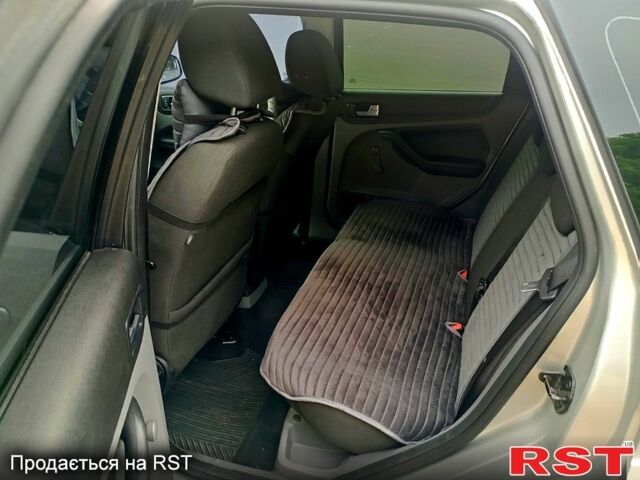 Сірий Форд Фокус, об'ємом двигуна 1.6 л та пробігом 325 тис. км за 5200 $, фото 5 на Automoto.ua