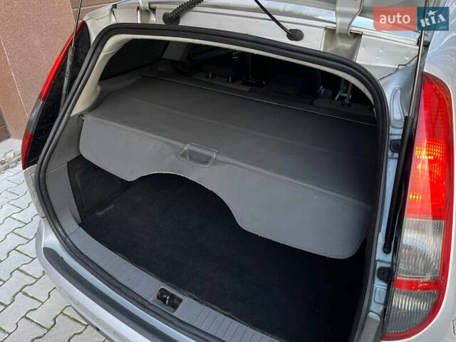 Серый Форд Фокус, объемом двигателя 1.6 л и пробегом 264 тыс. км за 3900 $, фото 17 на Automoto.ua