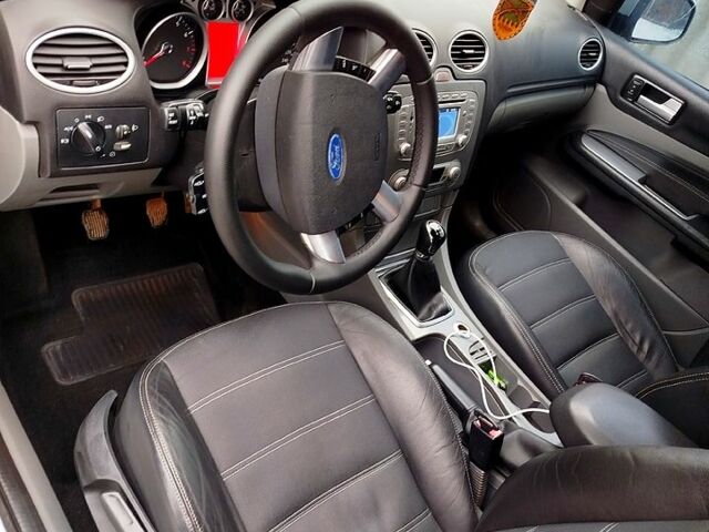 Серый Форд Фокус, объемом двигателя 1.8 л и пробегом 194 тыс. км за 6700 $, фото 5 на Automoto.ua