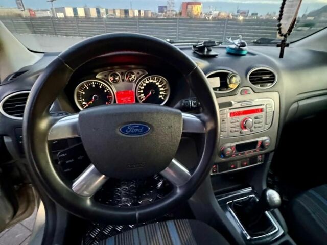 Сірий Форд Фокус, об'ємом двигуна 1.6 л та пробігом 306 тис. км за 4599 $, фото 7 на Automoto.ua