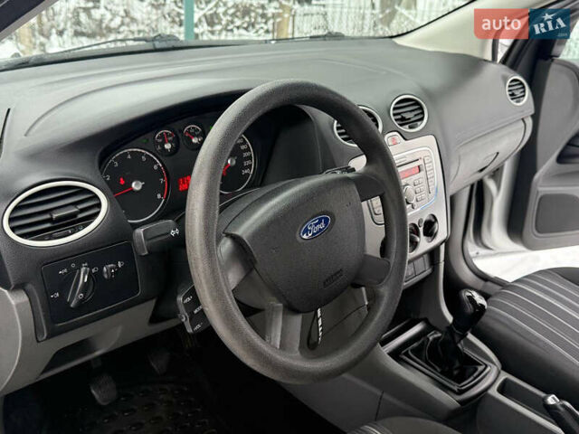 Сірий Форд Фокус, об'ємом двигуна 1.6 л та пробігом 225 тис. км за 4300 $, фото 39 на Automoto.ua