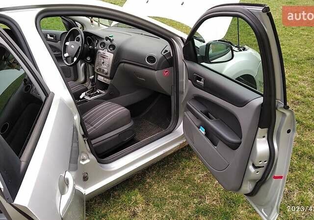 Сірий Форд Фокус, об'ємом двигуна 1.6 л та пробігом 237 тис. км за 6000 $, фото 10 на Automoto.ua