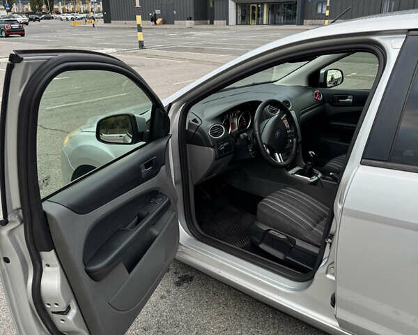 Форд Фокус 2008 в Киеве на Automoto.ua Серый Форд Фокус, объемом двигателя 1.6 л и пробегом 312 тыс. км за 4750 $, фото 10 на Automoto.ua