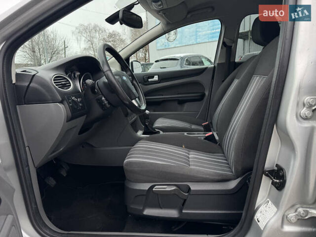 Серый Форд Фокус, объемом двигателя 1.6 л и пробегом 250 тыс. км за 5250 $, фото 18 на Automoto.ua