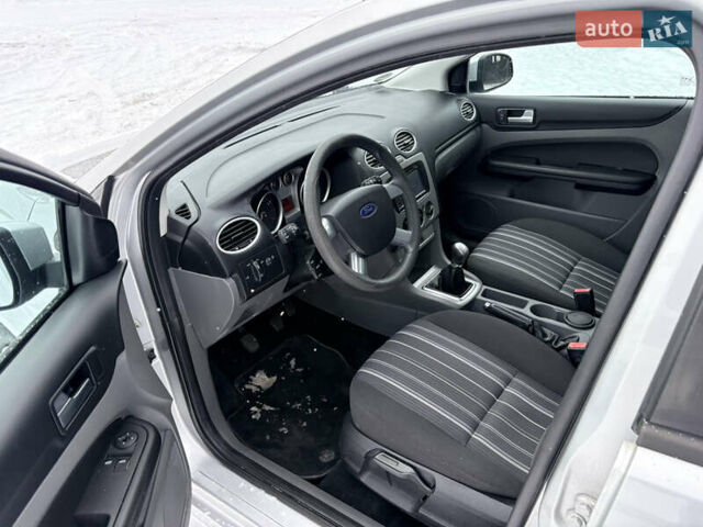 Серый Форд Фокус, объемом двигателя 1.6 л и пробегом 193 тыс. км за 4950 $, фото 12 на Automoto.ua