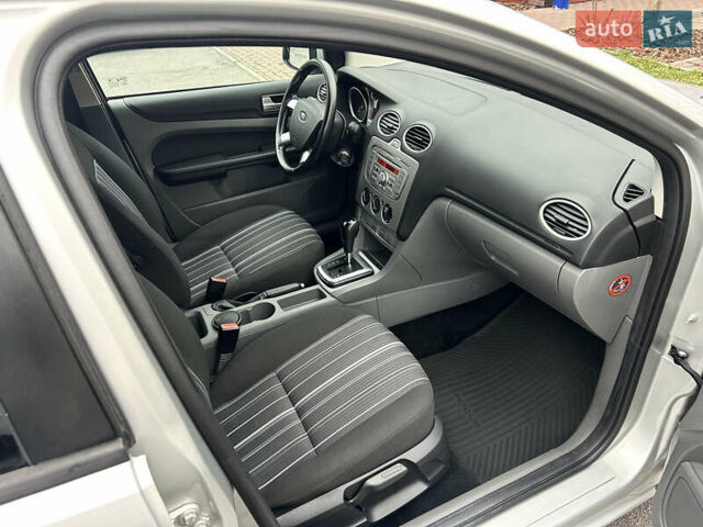 Сірий Форд Фокус, об'ємом двигуна 1.6 л та пробігом 165 тис. км за 6499 $, фото 55 на Automoto.ua