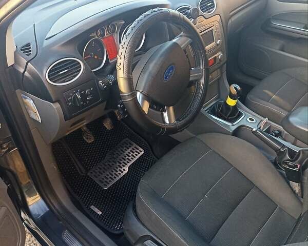 Серый Форд Фокус, объемом двигателя 1.6 л и пробегом 263 тыс. км за 5500 $, фото 3 на Automoto.ua