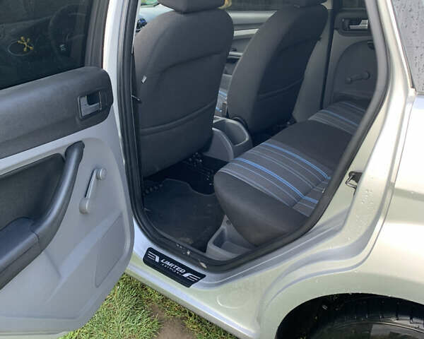 Сірий Форд Фокус, об'ємом двигуна 1.6 л та пробігом 216 тис. км за 5300 $, фото 3 на Automoto.ua