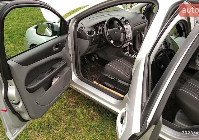 Сірий Форд Фокус, об'ємом двигуна 1.6 л та пробігом 237 тис. км за 6000 $, фото 8 на Automoto.ua