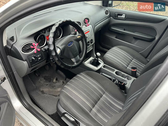 Сірий Форд Фокус, об'ємом двигуна 1.6 л та пробігом 224 тис. км за 5500 $, фото 3 на Automoto.ua