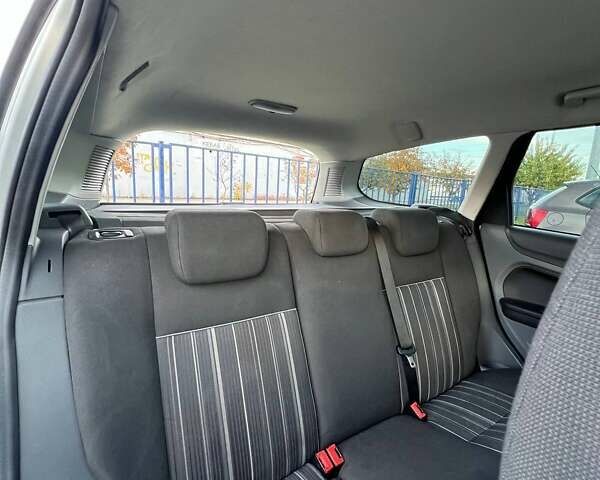 Серый Форд Фокус, объемом двигателя 1.6 л и пробегом 267 тыс. км за 4550 $, фото 9 на Automoto.ua