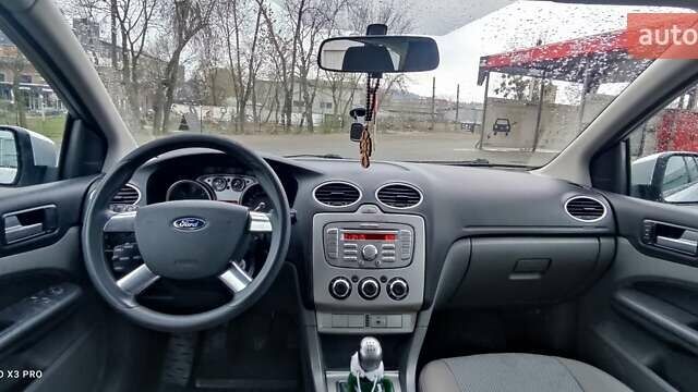Сірий Форд Фокус, об'ємом двигуна 1.56 л та пробігом 197 тис. км за 6300 $, фото 7 на Automoto.ua