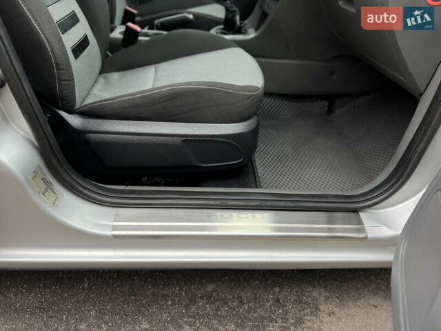 Серый Форд Фокус, объемом двигателя 1.6 л и пробегом 264 тыс. км за 4150 $, фото 40 на Automoto.ua