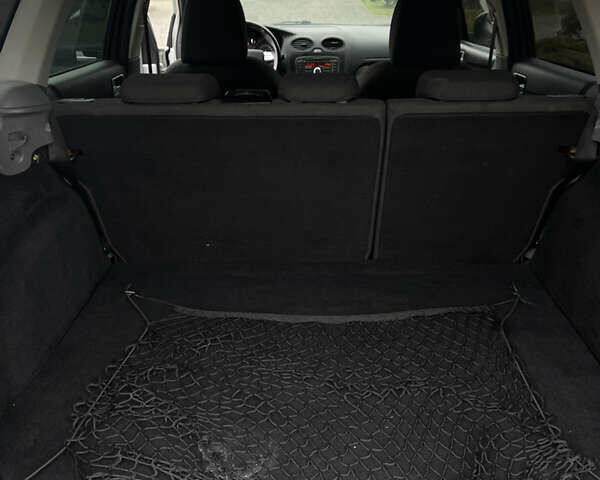 Серый Форд Фокус, объемом двигателя 1.6 л и пробегом 315 тыс. км за 4650 $, фото 25 на Automoto.ua