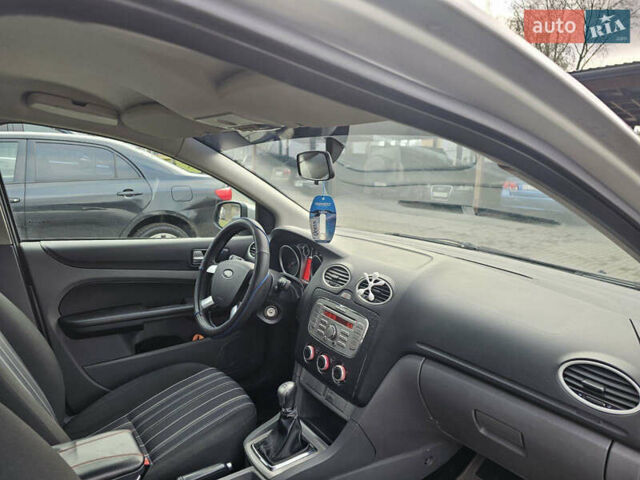 Серый Форд Фокус, объемом двигателя 1.6 л и пробегом 280 тыс. км за 4100 $, фото 13 на Automoto.ua