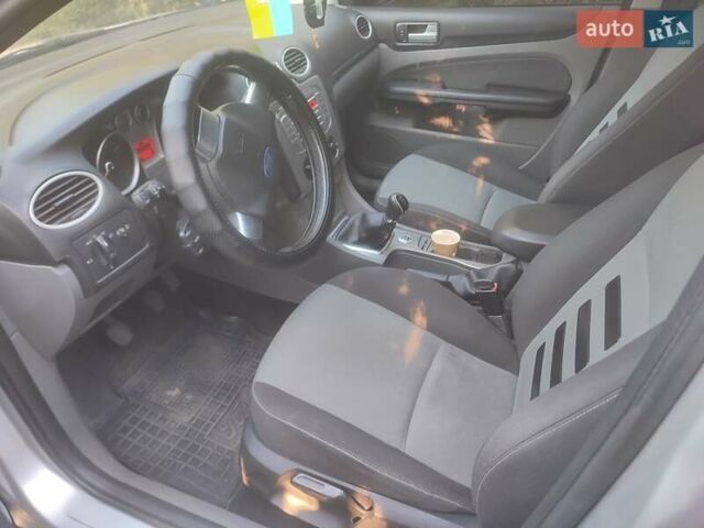 Форд Фокус 2008 у Умани на Automoto.ua Сірий Форд Фокус, об'ємом двигуна 1.6 л та пробігом 217 тис. км за 6200 $, фото 4 на Automoto.ua