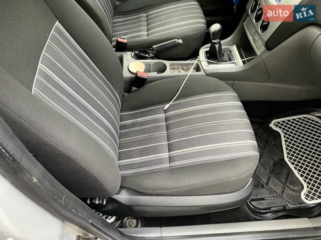 Серый Форд Фокус, объемом двигателя 1.56 л и пробегом 312 тыс. км за 5800 $, фото 25 на Automoto.ua