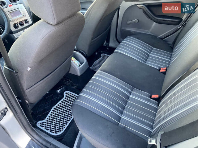 Серый Форд Фокус, объемом двигателя 1.56 л и пробегом 315 тыс. км за 5300 $, фото 20 на Automoto.ua