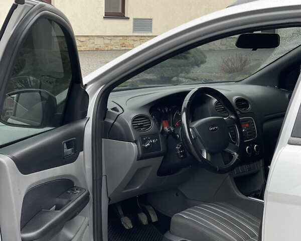 Серый Форд Фокус, объемом двигателя 1.6 л и пробегом 315 тыс. км за 4650 $, фото 22 на Automoto.ua