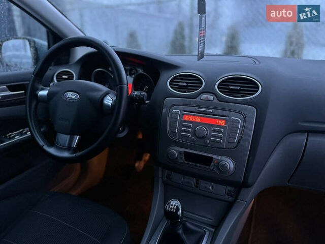 Сірий Форд Фокус, об'ємом двигуна 1.6 л та пробігом 231 тис. км за 5900 $, фото 43 на Automoto.ua