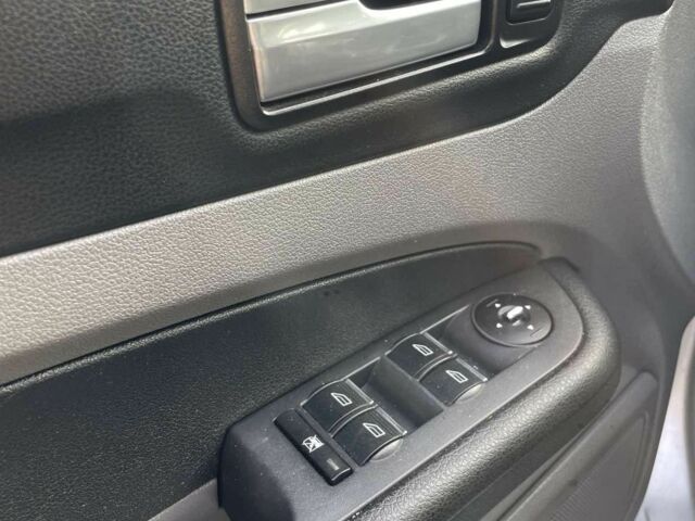 Серый Форд Фокус, объемом двигателя 1.6 л и пробегом 318 тыс. км за 5200 $, фото 1 на Automoto.ua