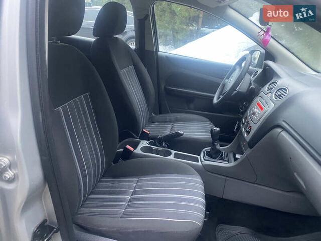 Серый Форд Фокус, объемом двигателя 1.6 л и пробегом 228 тыс. км за 4650 $, фото 17 на Automoto.ua