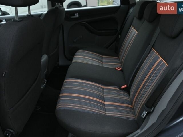 Серый Форд Фокус, объемом двигателя 1.6 л и пробегом 231 тыс. км за 5200 $, фото 5 на Automoto.ua