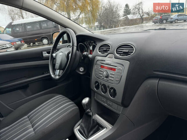 Серый Форд Фокус, объемом двигателя 1.6 л и пробегом 250 тыс. км за 5250 $, фото 26 на Automoto.ua