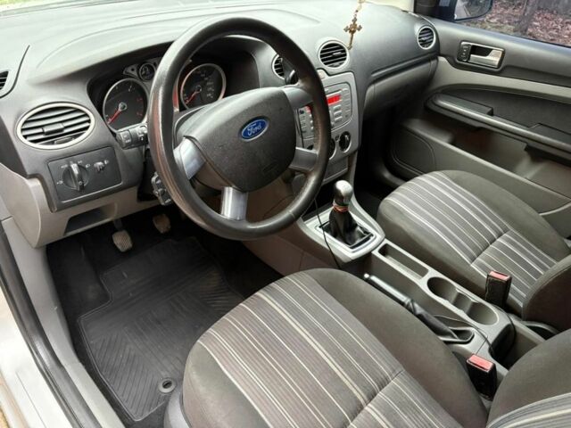 Серый Форд Фокус, объемом двигателя 1.6 л и пробегом 288 тыс. км за 5300 $, фото 7 на Automoto.ua