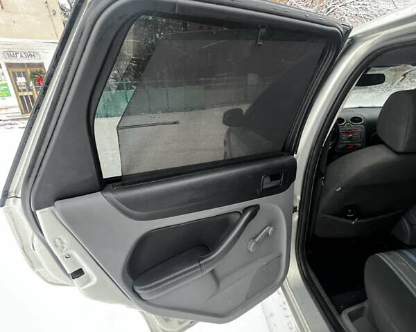 Серый Форд Фокус, объемом двигателя 1.6 л и пробегом 282 тыс. км за 4450 $, фото 11 на Automoto.ua