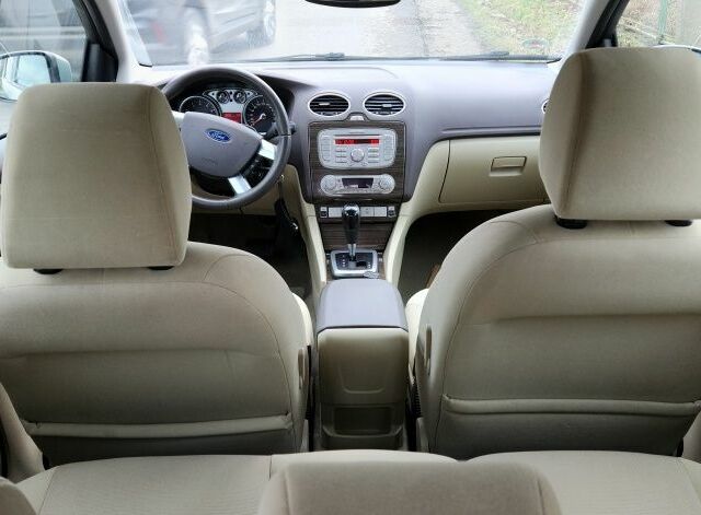 Серый Форд Фокус, объемом двигателя 1.6 л и пробегом 160 тыс. км за 6650 $, фото 5 на Automoto.ua