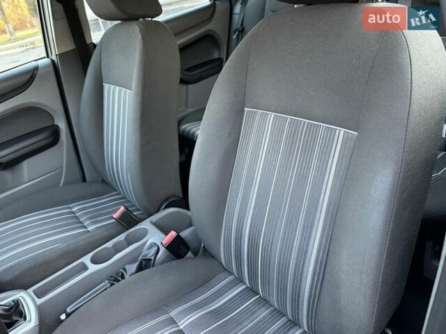 Сірий Форд Фокус, об'ємом двигуна 1.56 л та пробігом 290 тис. км за 4850 $, фото 63 на Automoto.ua