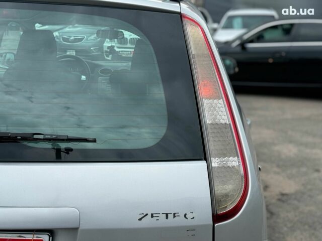 Форд Фокус 2008 в Виннице на Automoto.ua Серый Форд Фокус, объемом двигателя 1.6 л и пробегом 251 тыс. км за 4890 $, фото 10 на Automoto.ua