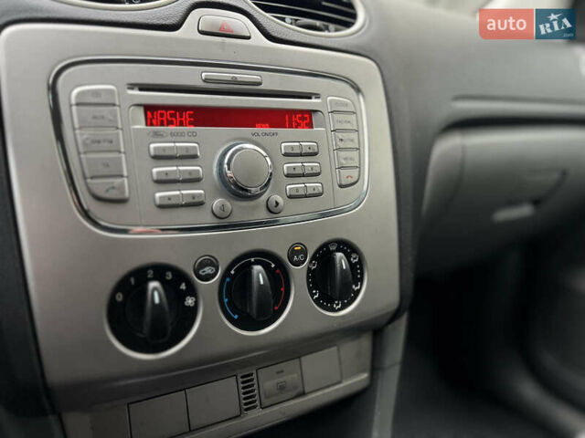 Серый Форд Фокус, объемом двигателя 1.6 л и пробегом 264 тыс. км за 4150 $, фото 53 на Automoto.ua