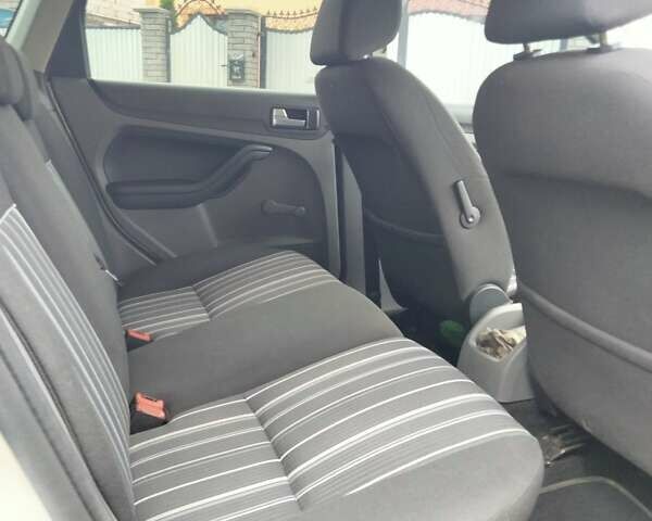 Серый Форд Фокус, объемом двигателя 1.56 л и пробегом 204 тыс. км за 5800 $, фото 22 на Automoto.ua