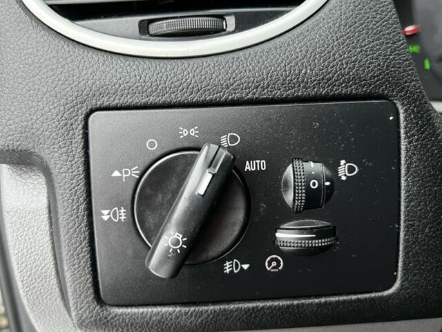 Сірий Форд Фокус, об'ємом двигуна 1.6 л та пробігом 275 тис. км за 4150 $, фото 12 на Automoto.ua